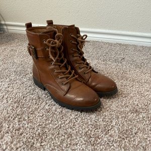 Combat boots
